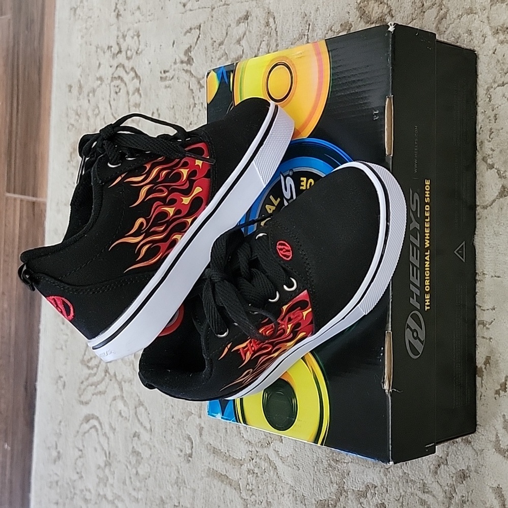Heelys Black w/ red amd orange flames